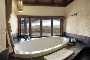 Tshukudu Bush Lodge - Bathroom