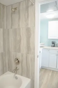 Sea And Breeze Hotel And Condo - Salle de bain