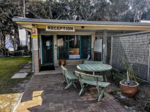 Camp Elim - Réception