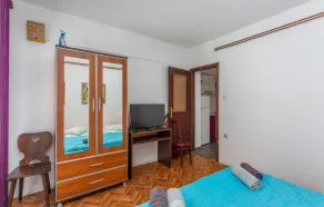 2 Bedroom Gorgeous Apartment In Njivice - Room