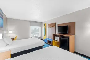 Days Inn & Suites by Wyndham Cedar Rapids - Chambre