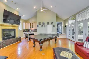 2 Mi to Clemson: Central Villa w/ Deck, Near Lakes - Interiör
