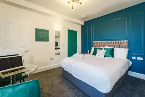 The Adelphi Aparthotel - Habitación