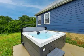 Pet-friendly Home w/ Hot Tub & Yard in Willisburg! - Innenbereich