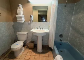 Monroe Motel Near Seattle Everett WA - Badezimmer