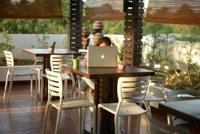 Globetrotter Inn - Palawan Inc. - Restaurant