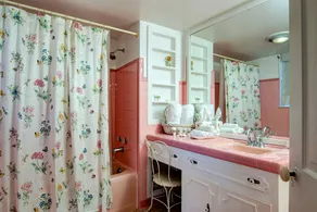 Tolley House - Bathroom