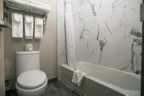 Days Inn by Wyndham Calgary North Balzac - Salle de bain