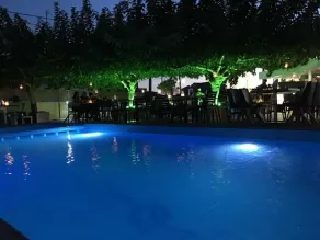 Marika's Aparts & Studios - Piscina