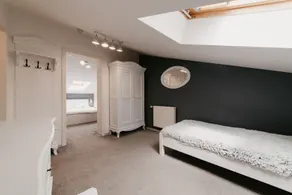 Meteor Central - Room