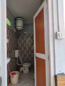 The FullMoon Cafe - Bathroom