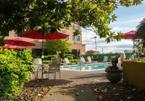 Monarch Hotel & Conference Center - Piscine