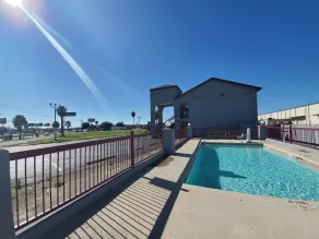 Americas Best Value Inn Frost Bank Center - Pool