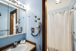 Snowater Condo 59 - A Great Family Condo With a Cabin Feel - Bathroom