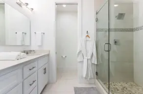 2-Bedroom Downtown Dallas Townhome - Badrum