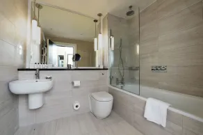 The Chester Hotel - Baño