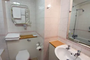 Royal Oak by Greene King inns - Bathroom