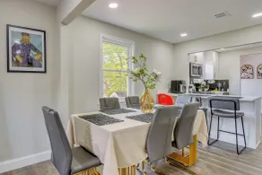 'the Red Door' Stylish Family Home in Falls Church - Innenbereich