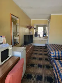 Smokies Inn - New Linens & Ultrafast WIFI - Friendliest Hospitality Guaranteed! - Chambre