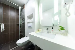Ibis Hotel Yixing Longbeishan Forest Park - Bathroom