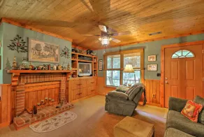 Cozy Pine Mountain Cabin w/ Screened Porch & Yard! - Intérieur