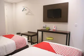Hotel O Azzahra Guest House Syariah - Chambre