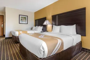 Quality Inn & Suites Warren - Værelse