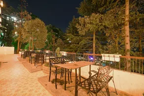 Pax Hotel Ark 150 meters from Mall Road - Restaurant