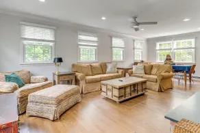 Pool, Gardens & Hot Tub: Luxe Sandy Hook Home! - Intérieur