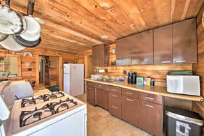 Cozy Cottage on Cat Cove w/ Wraparound Deck! - Innvendig