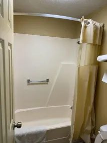 Somatel Goodlettsville - Bathroom