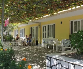 boncuk motel - Living area