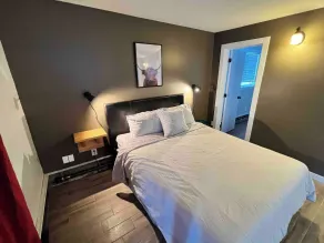 One Bedroom Condo Near Whyte Ave - Room