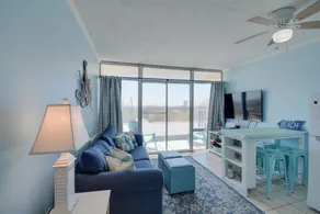 Oceanfront Ground Floor • Walk to Shops • Steps to Sand • Grand Strand I 1 - Interiör