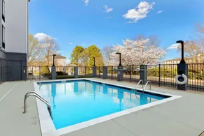 Spark by Hilton Greensboro - Piscine