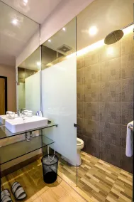 deSatu Hotel - Bathroom