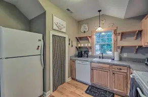 Pristine Cottage w/ Access to the Trent River - Interiør