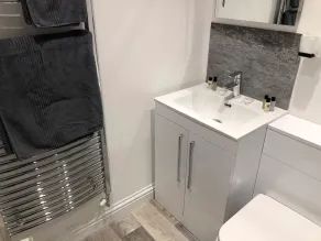 2 Barn Cottages - Bathroom