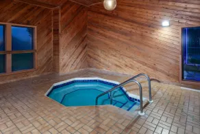 Days Inn by Wyndham Eagle River - Piscina