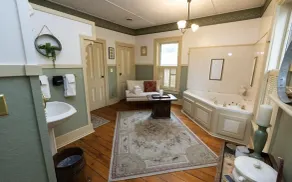 Iron Amethyst Inn   Boutique Hotel - Bad