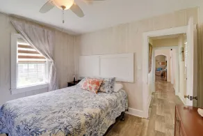 Deck & Indian River Bay Views: Coastal Cottage - Interiör