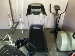 King Bed, Home Gym, 4 TVs, Near Recreational Parks, Tennis Court, Shops - Fitness facility