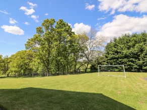 Foxes Meadow - Sport court