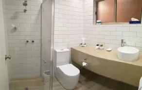 Addison Motor Inn - Bathroom