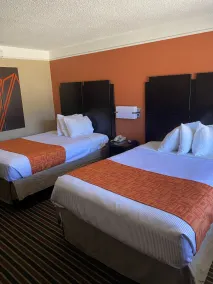 Howard Johnson by Wyndham Historic Lake Charles - Chambre