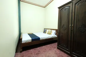 SPOT ON 92068 Pudja Kesuma Homestay Syariah Yogyakarta - Værelse