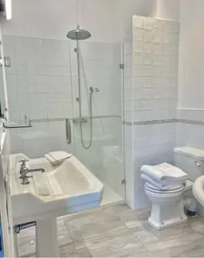 NOUBAR - Bathroom