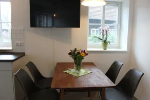 Stall - Essbereich im Zimmer