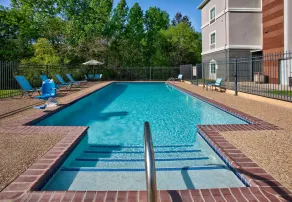 La Quinta by Wyndham Palestine - Piscine