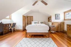 Blackwoods Old Country Home 5 Bedroom Home by RedAwning - Room